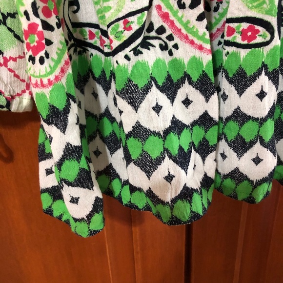 Crown and Ivy Green Printed Top NWT Size Medium - Picture 4 of 8